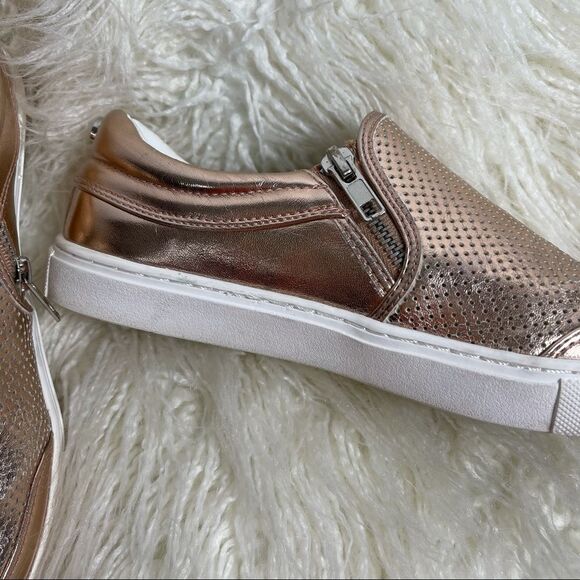 Steve Madden Ellias Rose Gold Slip On Sneakers - Picture 5 of 9